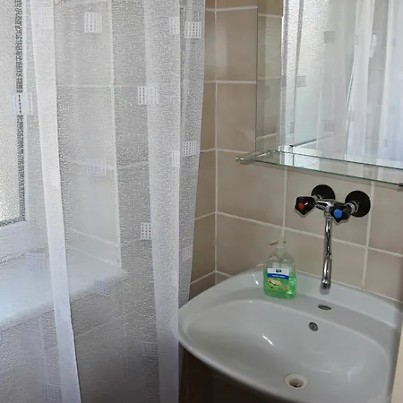 Alexander 2* Prága