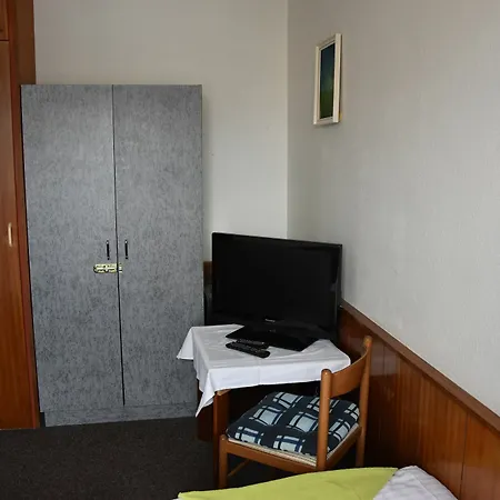 Alexander 2* Prága